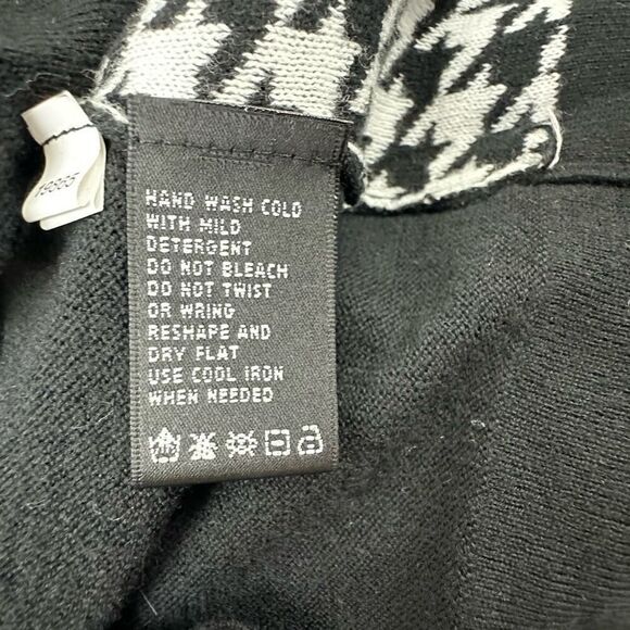 August Silk Women's Size S Button Front Houndstooth Cardigan Black And White - Picture 5 of 9